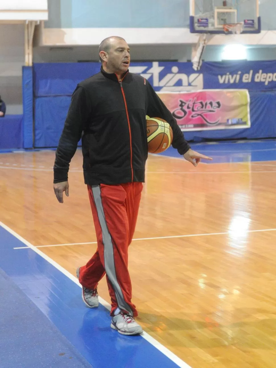 LÍDER. El DT Vildoza será quien arengue desde el banco.  la gaceta / foto de antonio ferroni