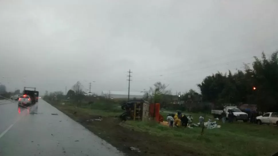 Una camioneta y un camión chocaron esta madrugada en Famaillá