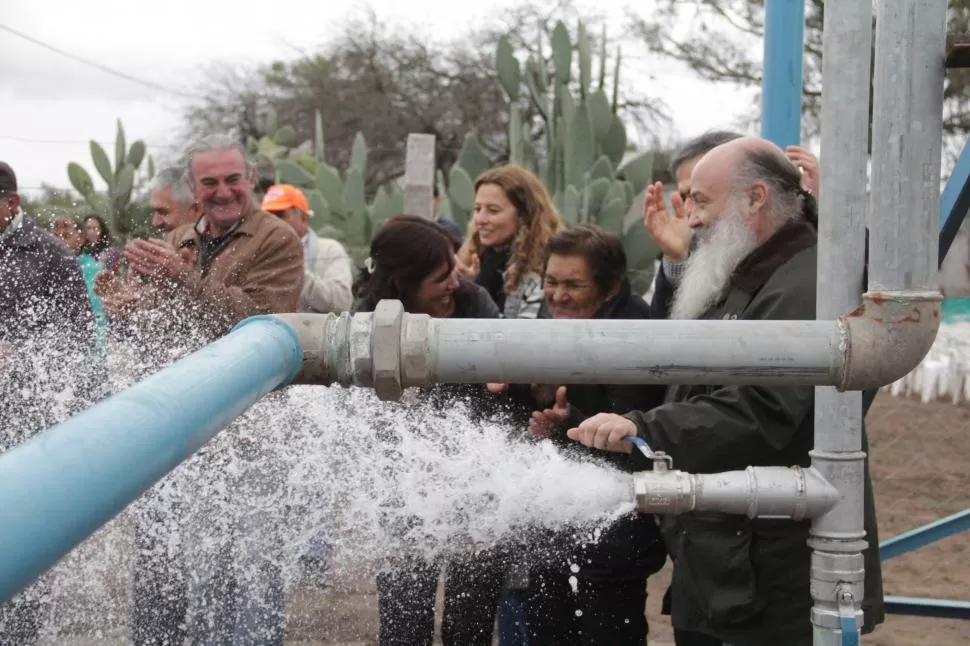 AYUDA. El nuevo pozo mejorará la calidad de vida de los agricultores. GENTILEZA S.A.F.