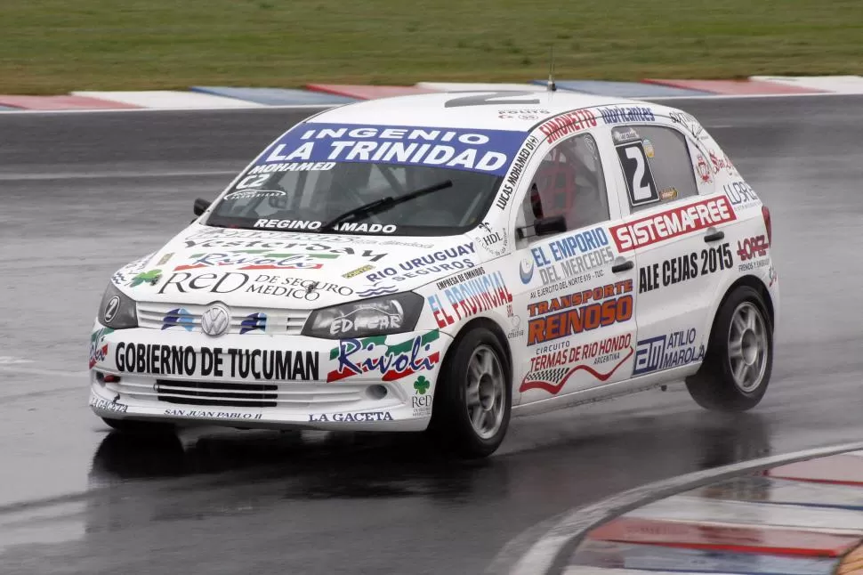 Y LA NAVE VA. Pese a sufrir un choque, el VW Gol Trend de Lucas Mohamed se mostró en buen ritmo, con lo que sus chances para lo que viene son muy buenas. prensa mohamed competición 