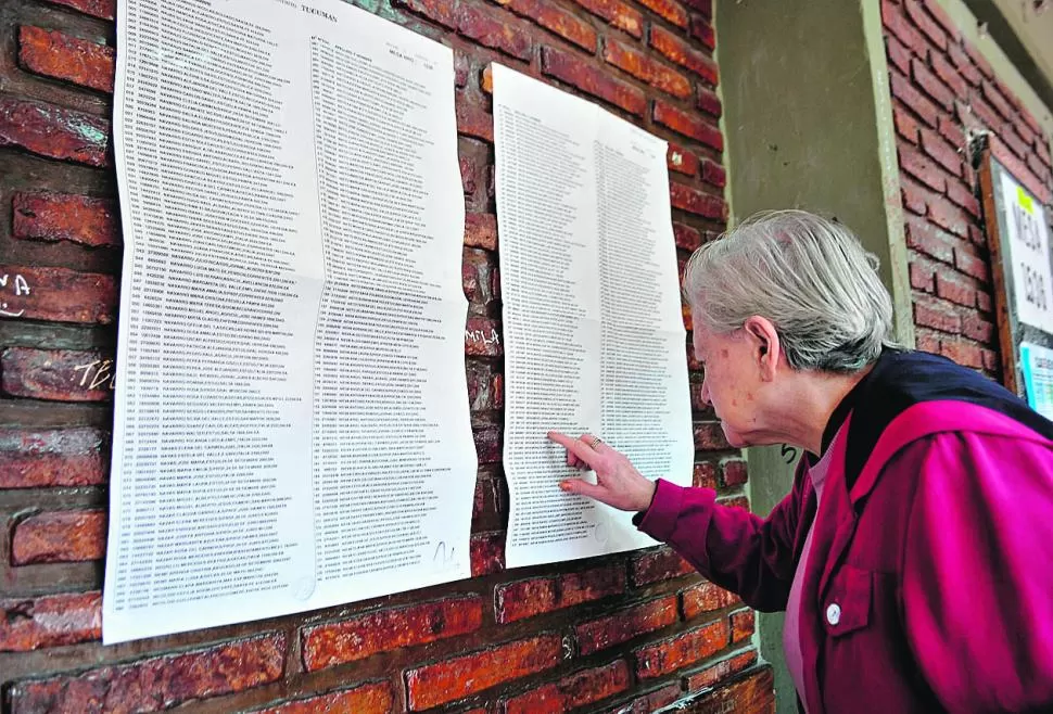 EN LOS PADRONES. Unos 200 habitantes intentaron “mudarse” al este. la gaceta / foto de osvaldo ripoll