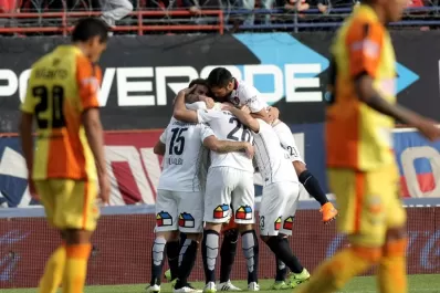San Lorenzo sacó ventaja sobre la hora y se cortó solo arriba
