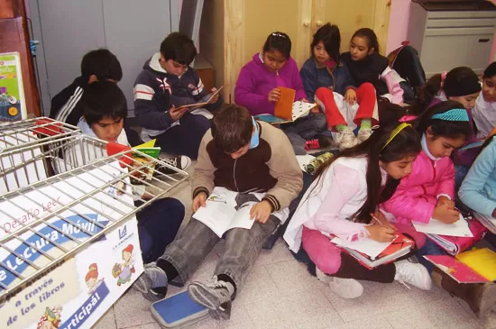 UN VALIOSO EJERCICIO GRUPAL. Una clave para la lectura infantil es familiarizar al niño con los textos. leer.org