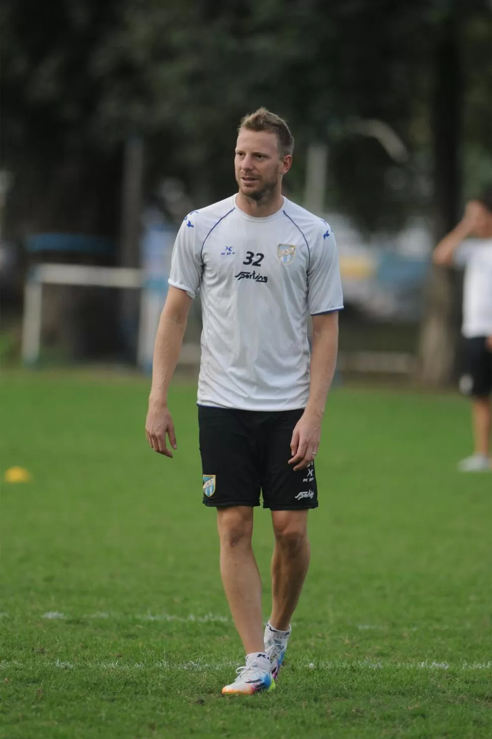 LLEGÓ LA HORA. Menéndez volverá a la titularidad y quiere hacerlo con goles. LA GACETA / FOTO DE INÉS QUINTEROS ORIO (ARCHIVO)