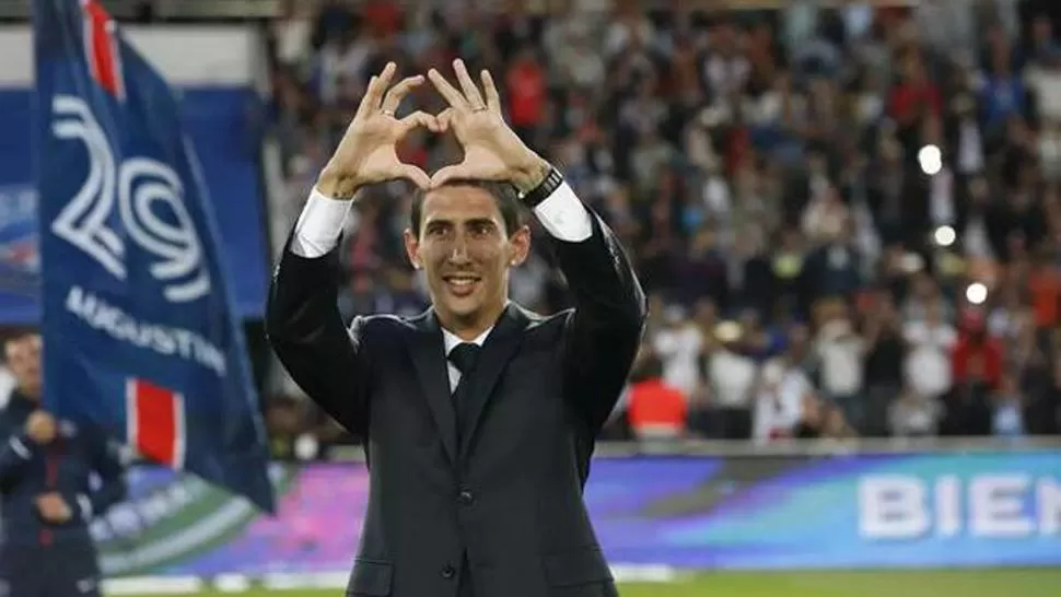 IMPECABLE. Di María es oficialmente jugador de PSG. (@PSG_ESPANOL)