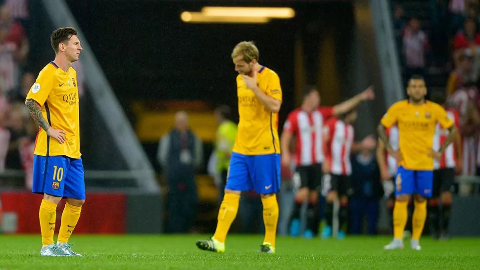 EN SAN MAMÉS. Llegó el final del partido de ida y la imagen de Messi y Rakitic lo dice todo.
FOTO DE REUTERS