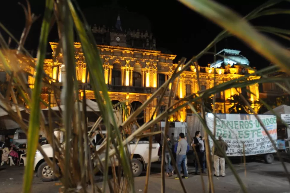 MALESTAR. Una de las referencias de la protesta del campo tucumano es la capitalina plaza Independencia. la gaceta / foto de inés quinteros orio