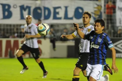 Atlético maduró y derrotó a Santamarina