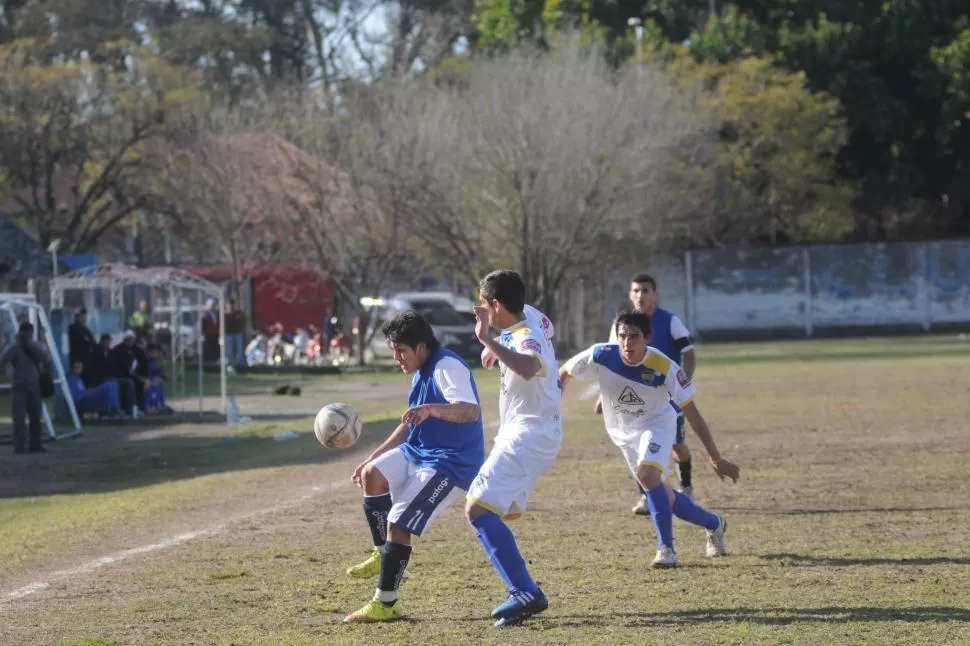 REACCIONÓ AL FINAL. Villa Mitre consiguió una victoria clave por 2 a 1. la gaceta / foto de inés quinteros orio