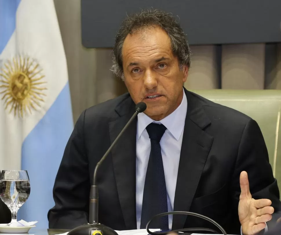 EL ENEMIGO. Scioli responsabilizó al cambio climático por las inundaciones. Dyn