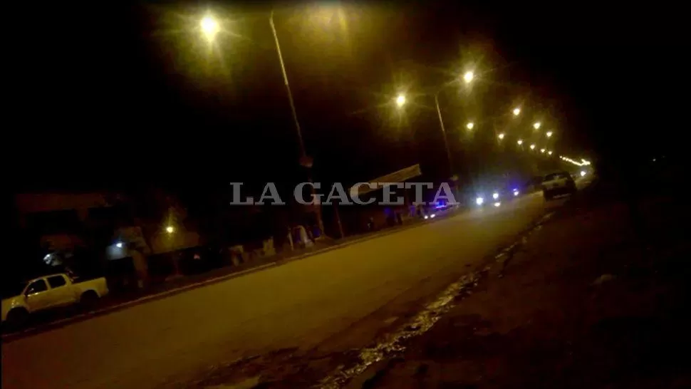 DESPLIEGUE. Numerosos patrulleros buscaban anoche a los detenidos que se fugaron de la comisaría. CAPTURA DE VIDEO