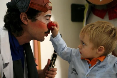 Los hospitales bonaerenses deberán tener un payaso
