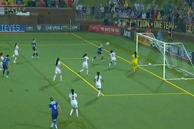 El golazo de pecho de una de las mejores y más lindas futbolistas del mundo