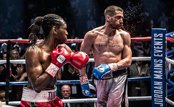 GOLPES REALES Y DURÍSIMOS. La transformación física de Gyllenhaal (derecha) fue notable. Así luce en el ring. 