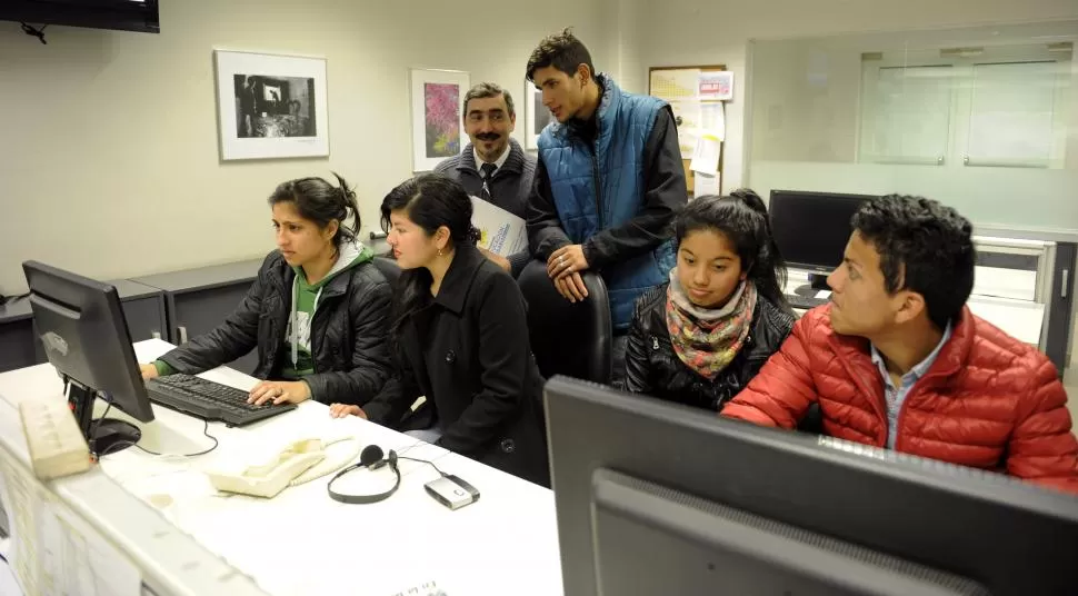 PREVENTORES. Alumnos de la secundaria de Garmendia, Burruyacu, dictan charlas en las escuelas primarias para advertir a los niños sobre el grooming. la gaceta / foto de Florencia Zurita
