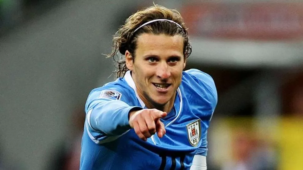 CON TODO. Diego Forlán tendrá su película. (ARCHIVO)