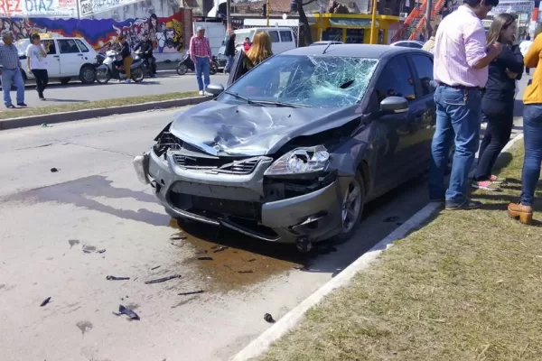Dos menores resultaron heridos tras chocar una moto y un auto