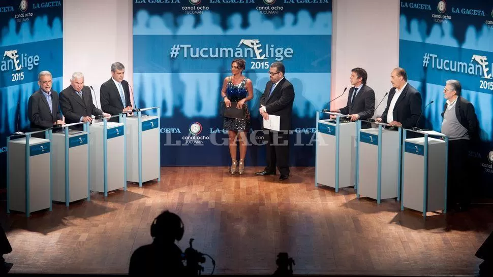 CABALLEROSIDAD. Blanco, Parajón, Cirnigliaro, Koltan, Cano y Bussi en el inicio del debate que se desarrolló anoche en el hotel Hilton Garden Inn. LA GACETA / FOTO DE DIEGO ARÁOZ