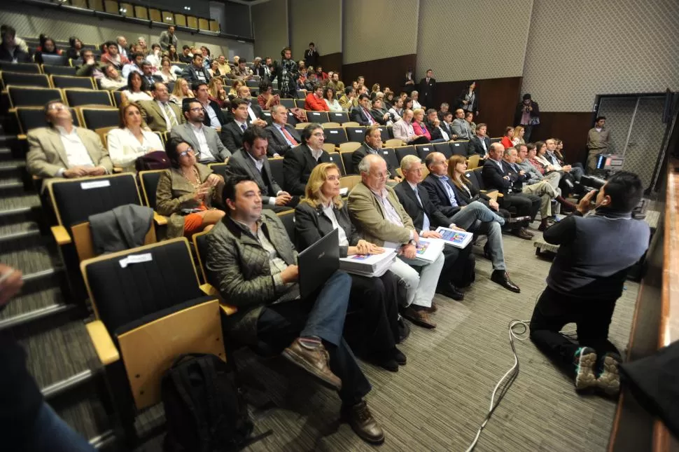 CONCENTRACIÓN. El público siguió con atención todo el acontecimiento.  la gaceta / foto de diego aráoz