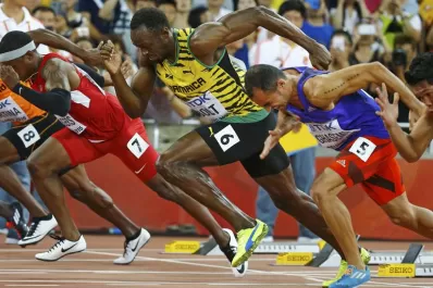 Bolt y Gatlin clasificaron y están a un paso de un duelo histórico, en China