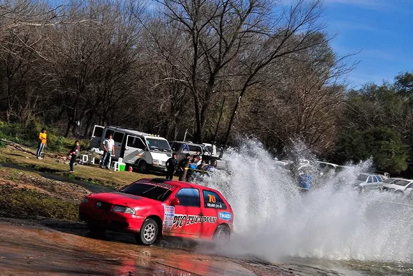 UNO DE LOS LÍDERES. Ricardo Collado (h) está al frente de las posiciones de la clase A-6, corriendo con un VW Gol. foto de marcelino mercado/diario rally 