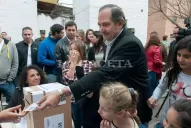 Alperovich votó y aseguró que las elecciones transcurren con normalidad