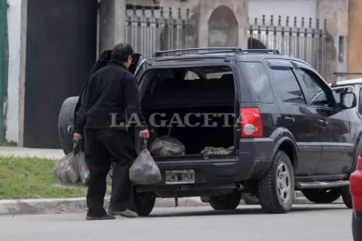 El reparto de bolsones comenzó temprano en barrio Parque