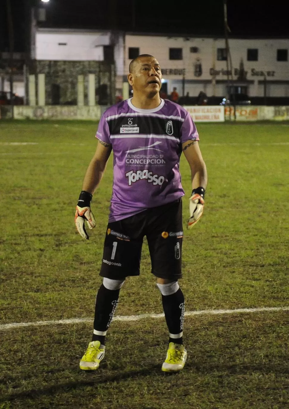 EN EL OJO DE LA TORMENTA. Romero fue expulsado y los hinchas lo insultaron. la gaceta / foto de osvaldo ripoll