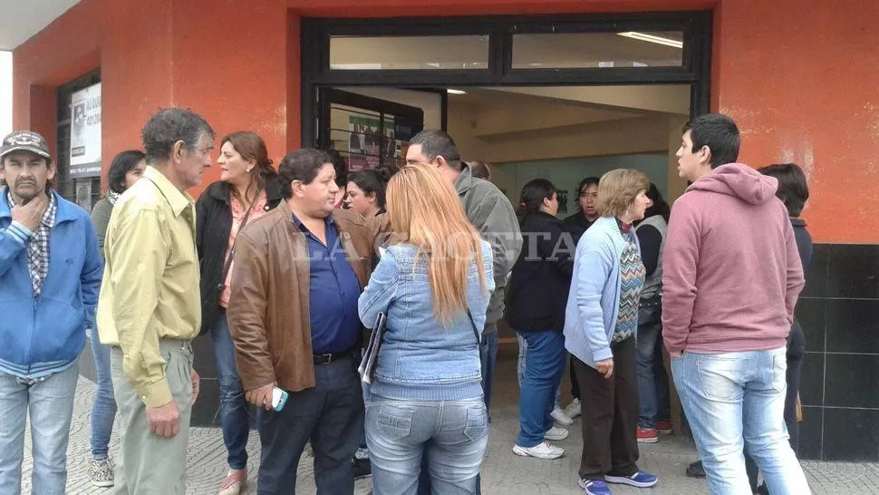 FISCALIZANDO. El legislador José Orellana se reunió con sus militantes en la sede partidaria ubicada en el centro de la ciudad. LA GACETA / JOSE NAZARO VIA MOVIL