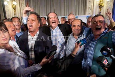 Manzur se proclamó ganador en la Casa de Gobierno