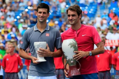 Federer bajó a Djokovic