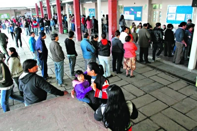 Entre los cafecitos y las denuncias por bolsones