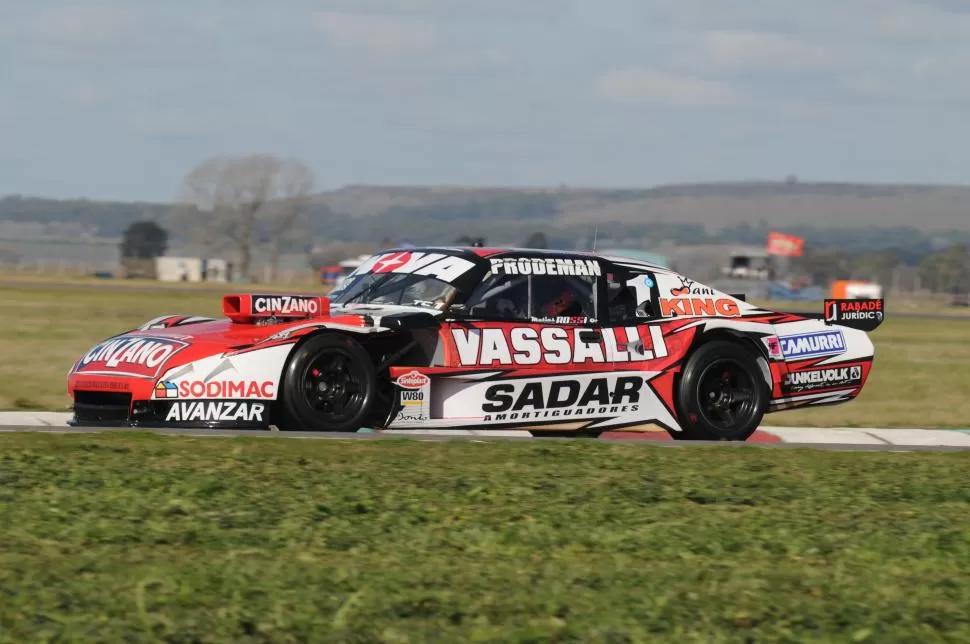 UNA “NAVE” IMPARABLE. El Chevrolet alcanzó un rendimiento óptimo al comando de Matías Rossi. “Fue una carrera impensada, con un resultado inesperado”, dijo. foto especial corsa 