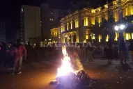 Los incidentes en la plaza Independencia sacudieron las redes sociales