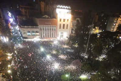 Una multitud indignada pidió la realización de nuevas elecciones