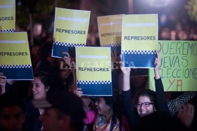Las postales más llamativas de la segunda noche de protestas