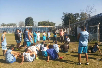 Nada es color celeste en Deportivo Aguilares