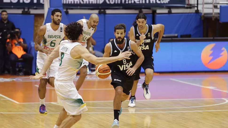 PUESTA A PUNTO. Laprovíttola, con nueve puntos, sumó minutos en el equipo argentino. FOTO TOMADA DE FIBAAMERICAS.COM