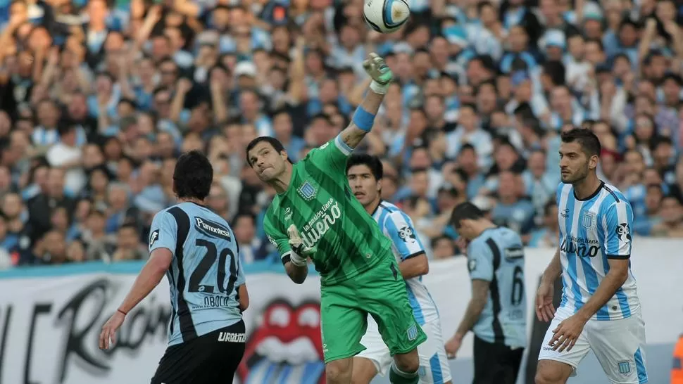 EXPERIENCIA. En un equipo plagado de suplentes, Saja será la voz adentro de la cancha. ARCHIVO