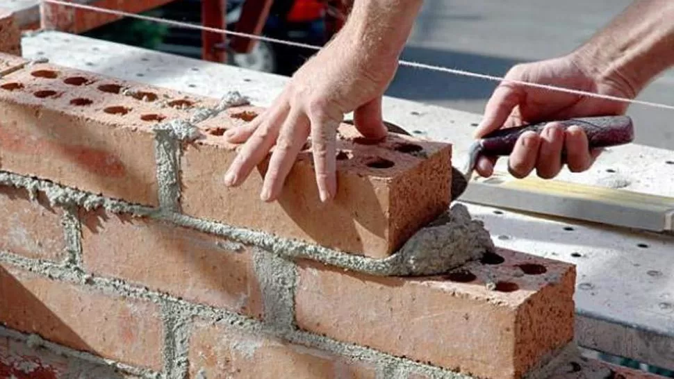 EN ALZA. La construcción motorizó la mejora en la industria. LA GACETA