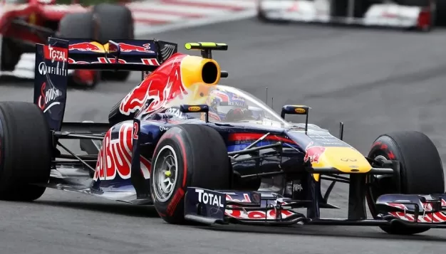 ¿QUEDARÁN ASÍ? Una simulación fotográfica con un Red Bull con cúpula.  foto de corsa online