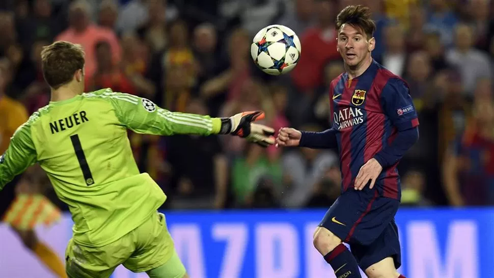 PARA PONER EN UN CUADRO. El argentino ya dejó en el piso a Boateng y, de derecha, picó la pelota al palo más lejano de Neuer. FOTO TOMADA DE UEFA.COM