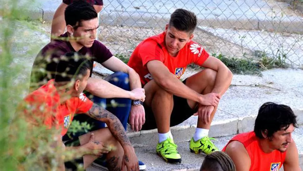 AMIGOS. Kranevitter junto a Vietto y Correa. (FOTO DE MUNDO DEPORTIVO)