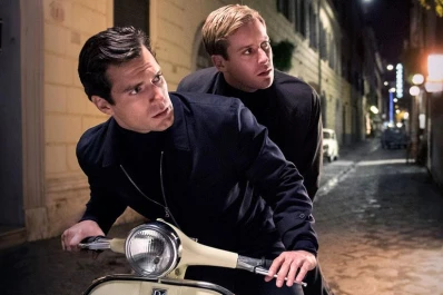 El agente de Cipol: sofisticada, divertida y bien resuelta. Buena