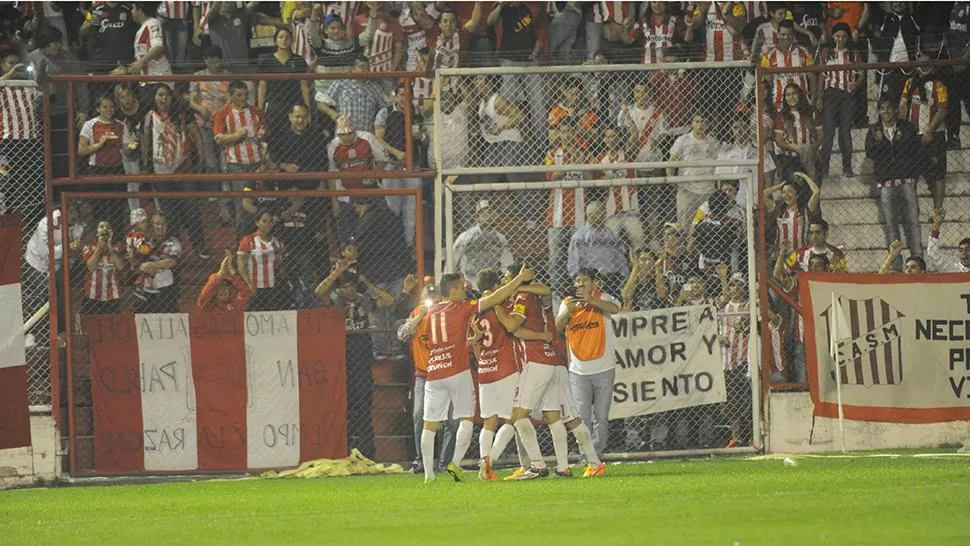 FESTEJO AL FIN. San Martín sacó ventaja ante Chaco For Ever, en La Ciudadela. (FOTO LA GACETA / HÉCTOR PERALTA)