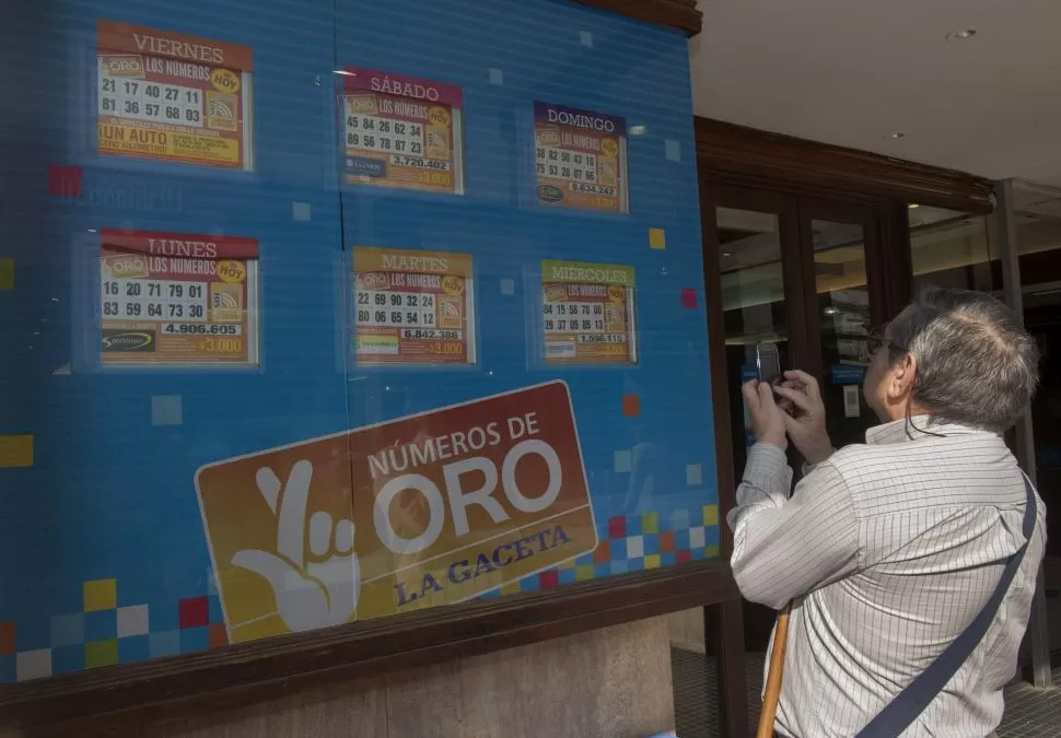 ESPERANZADO. Todo aquel que pasa en esos días por el frente de LA GACETA exclama que su sueño mayor sería ganar el pozo vacante. LA GACETA/ Foto de Florencia Zurita