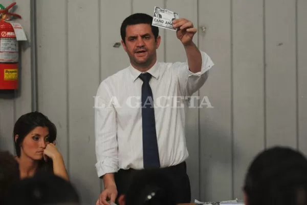 Con 351 mesas escrutadas (9,75%), Cano obtiene el 47,58% frente al 42% de Manzur