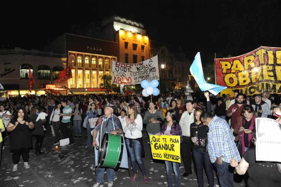 CONTRA EL MAGISTRADO. El titular de la Corte y de la Junta Electoral también fue repudiado por los manifestantes. fotos de florencia zurita