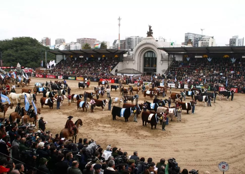 BUENOS AIRES 2015. En el marco de la tradicional Exposición de Palermo, los representantes de la producción, comercio e industrialización de la carne fijaron las pautas y proyectaron el futuro. Sociedad Rural Argentina