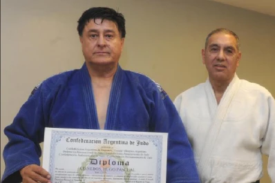 Hugo Cisneros alcanzó la graduación de 7° Dan